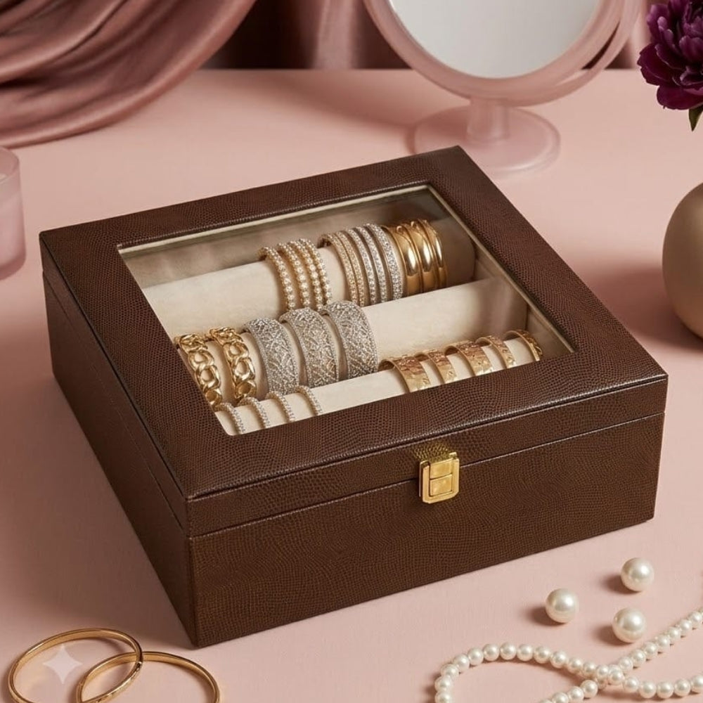 Decorative jewelry box with lid open